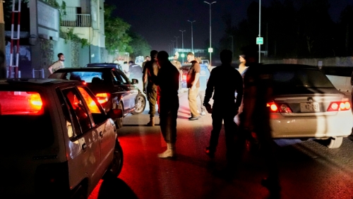 《纽约时报》10日指出,印度空袭逼近巴基斯坦监控核武库的“战略规画局”(Strategic Plans Division)附近努尔汗(Nur Khan)空军基地,让美方担忧冲突很快升级为核武冲突,因此决定插手,敦促印巴停火。 《纽约时报》10日指出,印度空袭逼近巴基斯坦监控核武库的“战略规画局”(Strategic Plans Division)附近努尔汗(Nur Khan)空军基地,让美方担忧冲突很快升级为核武冲突,因此决定插手,敦促印巴停火。