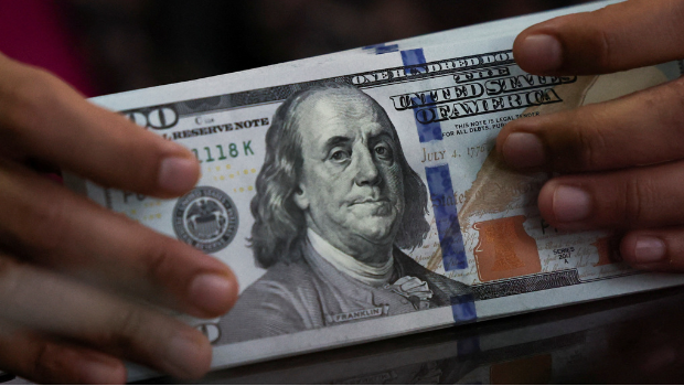 华尔街资深投资者、Quantum Strategy策略师罗奇(David Roche)接受外媒《Business Insider》访问时警告,特朗普发动的贸易战正损害美国在全球金融市场的声誉,导致投资者将资金撤离美国;同时,若美国表现不如其他经济体时,资金亦会撤出,以及对美元和相关资产造成压力。 华尔街资深投资者、Quantum Strategy策略师罗奇(David Roche)接受外媒《Business Insider》访问时警告,特朗普发动的贸易战正损害美国在全球金融市场的声誉,导致投资者将资金撤离美国;同时,若美国表现不如其他经济体时,资金亦会撤出,以及对美元和相关资产造成压力。