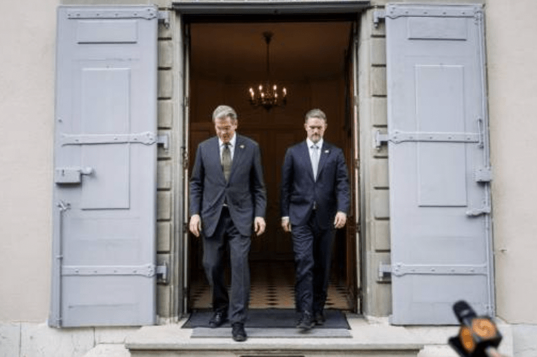 中美经贸高层会谈经历一连两日马拉松式进行,终于在周日(11日)结束,美国财政部长贝森特和贸易代表格里尔见记者。 法新社 中美经贸高层会谈经历一连两日马拉松式进行,终于在周日(11日)结束,美国财政部长贝森特和贸易代表格里尔见记者。 法新社