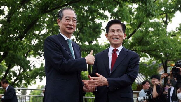 金文洙(右) 金文洙(右)