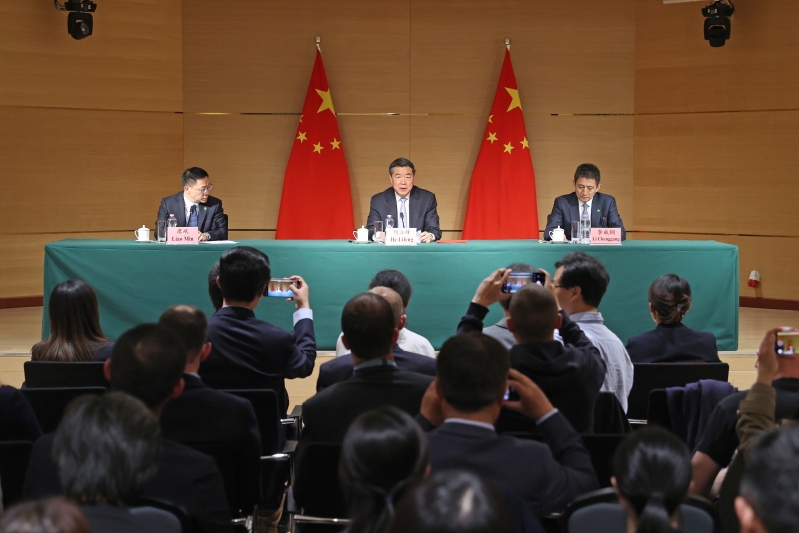 中美经贸高层会谈5月10日至11日在瑞士日内瓦举行。中美经贸中方牵头人、国务院副总理何立峰当地时间11日晚在出席中方代表团举行的新闻发布会。新华社 中美经贸高层会谈5月10日至11日在瑞士日内瓦举行。中美经贸中方牵头人、国务院副总理何立峰当地时间11日晚在出席中方代表团举行的新闻发布会。新华社