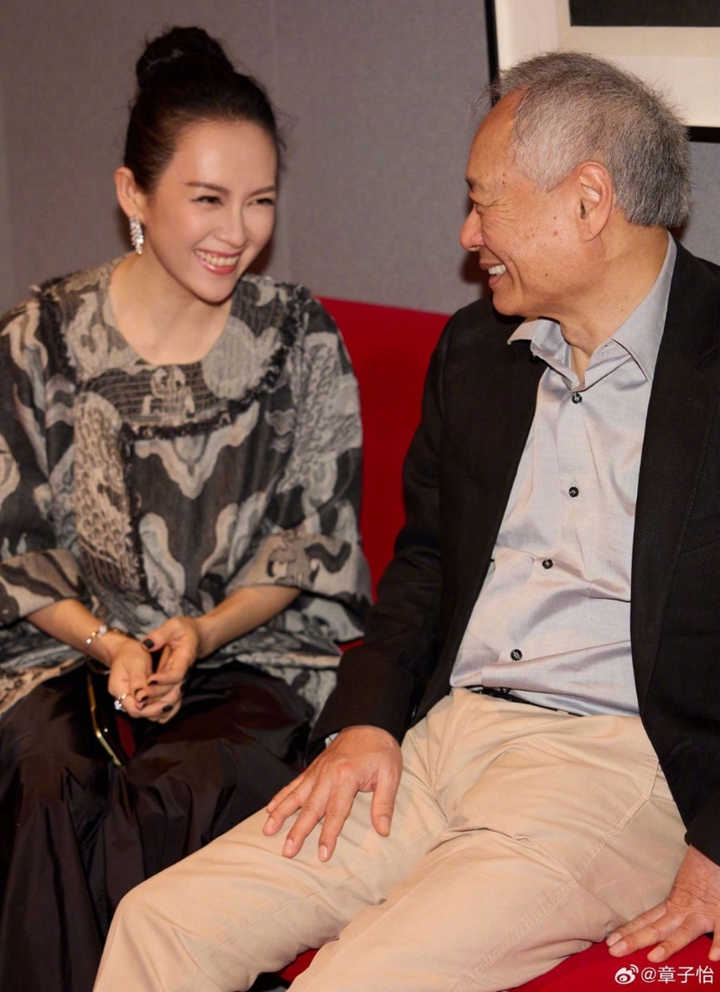 章子怡公开了3张与李安的合照。 章子怡公开了3张与李安的合照。