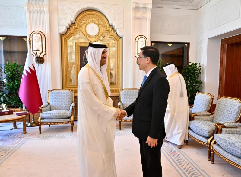 李家超与卡塔尔首相兼外交大臣HE Sheikh Mohammed bin Abdulrahman Al Thani会面,邀请卡塔尔探索利用香港作为国际金融中心和国际创科中心的优势,发掘投资和商业机遇。 李家超fb 李家超与卡塔尔首相兼外交大臣HE Sheikh Mohammed bin Abdulrahman Al Thani会面,邀请卡塔尔探索利用香港作为国际金融中心和国际创科中心的优势,发掘投资和商业机遇。 李家超fb
