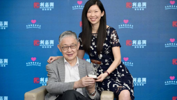 施永青施慧勤重视建构幸福家庭 施永青施慧勤重视建构幸福家庭