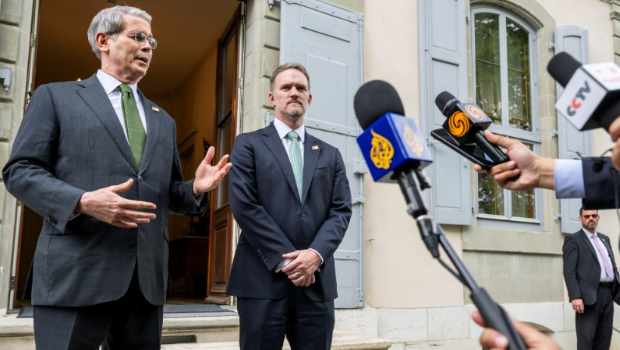 而美方贸易代表格里尔(右,Jamieson Greer) 及美国财长贝森特(Scott Bessent) 而美方贸易代表格里尔(右,Jamieson Greer) 及美国财长贝森特(Scott Bessent)