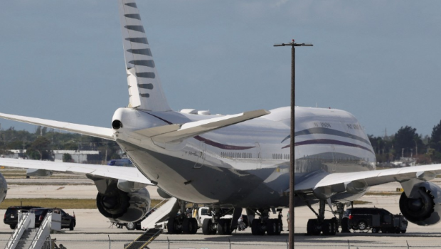 卡塔尔拟赠送一架波音747-8型巨无霸喷射机给美国,惹起争议。路透社 卡塔尔拟赠送一架波音747-8型巨无霸喷射机给美国,惹起争议。路透社