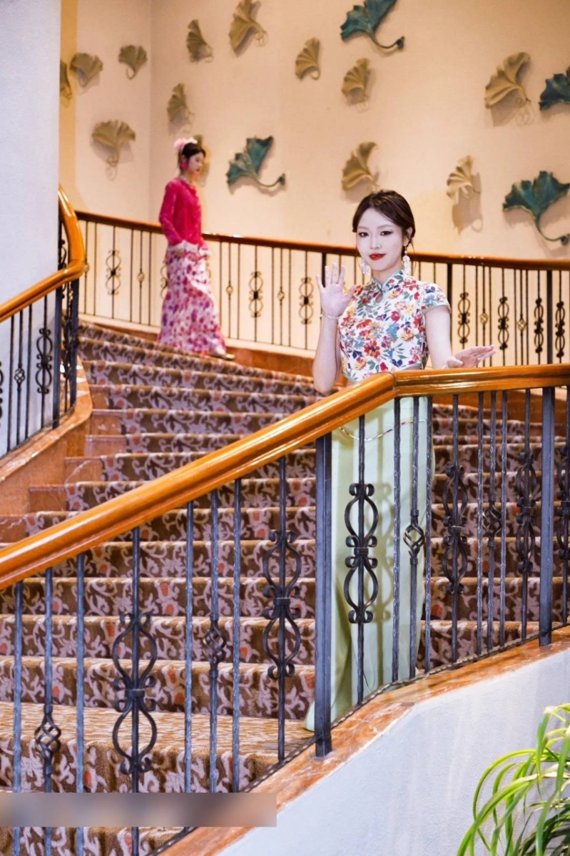 活动中模特儿展示娘惹服装特有的南洋风情 活动中模特儿展示娘惹服装特有的南洋风情