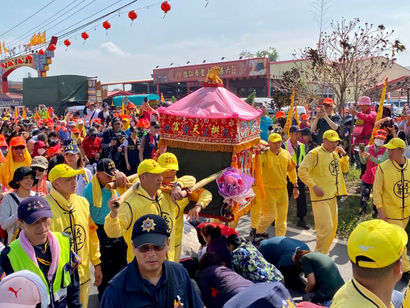 白沙屯妈祖徒步进香为台湾年度宗教盛事之一,今年报名逾32万名香灯脚随行。 白沙屯妈祖徒步进香为台湾年度宗教盛事之一,今年报名逾32万名香灯脚随行。