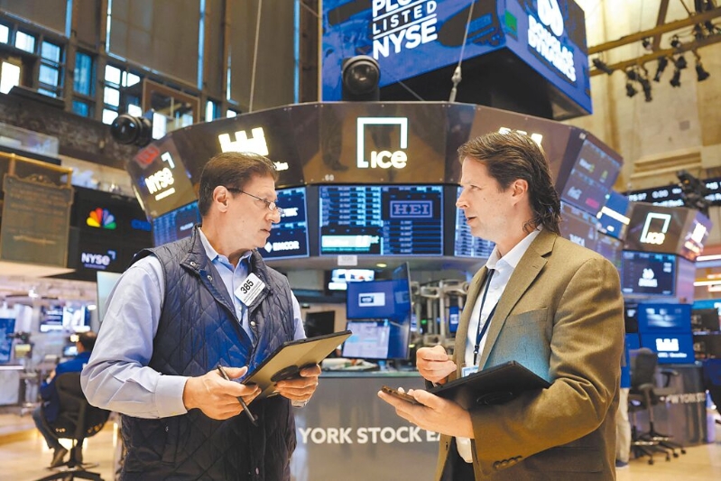 交易员正在交谈 交易员正在交谈