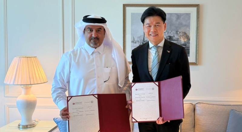 律师会会长汤文龙与卡塔尔律师协会主席Mubarak Al Sulaiti代表双方机构签署谅解备忘录。 (律师会提供) 律师会会长汤文龙与卡塔尔律师协会主席Mubarak Al Sulaiti代表双方机构签署谅解备忘录。 (律师会提供)