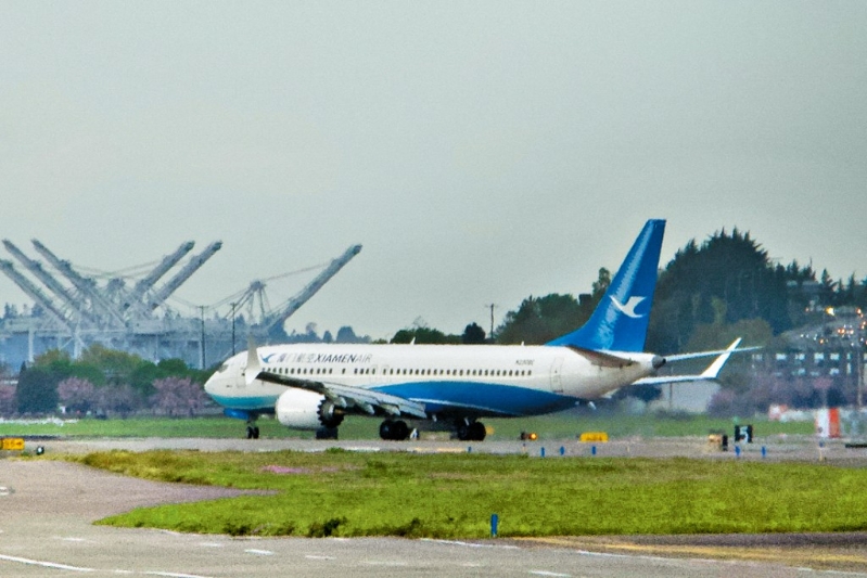 一架原计划交付中国厦门航空的波音737 MAX飞机,之前由中国飞回美国西雅图的波音机场。.jpg 一架原计划交付中国厦门航空的波音737 MAX飞机,之前由中国飞回美国西雅图的波音机场。.jpg