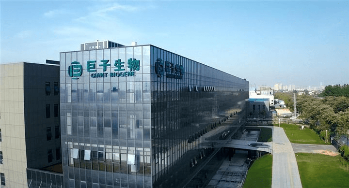 范代娣及其丈夫严建亚名下有巨子生物持股56.5%。 范代娣及其丈夫严建亚名下有巨子生物持股56.5%。