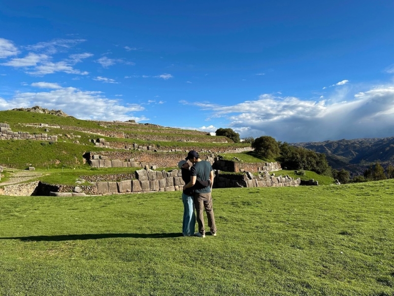 刘思慕与未婚妻不时放闪。 刘思慕与未婚妻不时放闪。