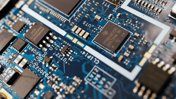 美国商务部指,用美国AI芯片协助训练中国AI模型将有潜在后果。 美国商务部指,用美国AI芯片协助训练中国AI模型将有潜在后果。