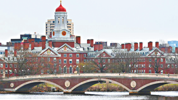 哈佛大学校园意识形态争夺战愈演愈烈 哈佛大学校园意识形态争夺战愈演愈烈