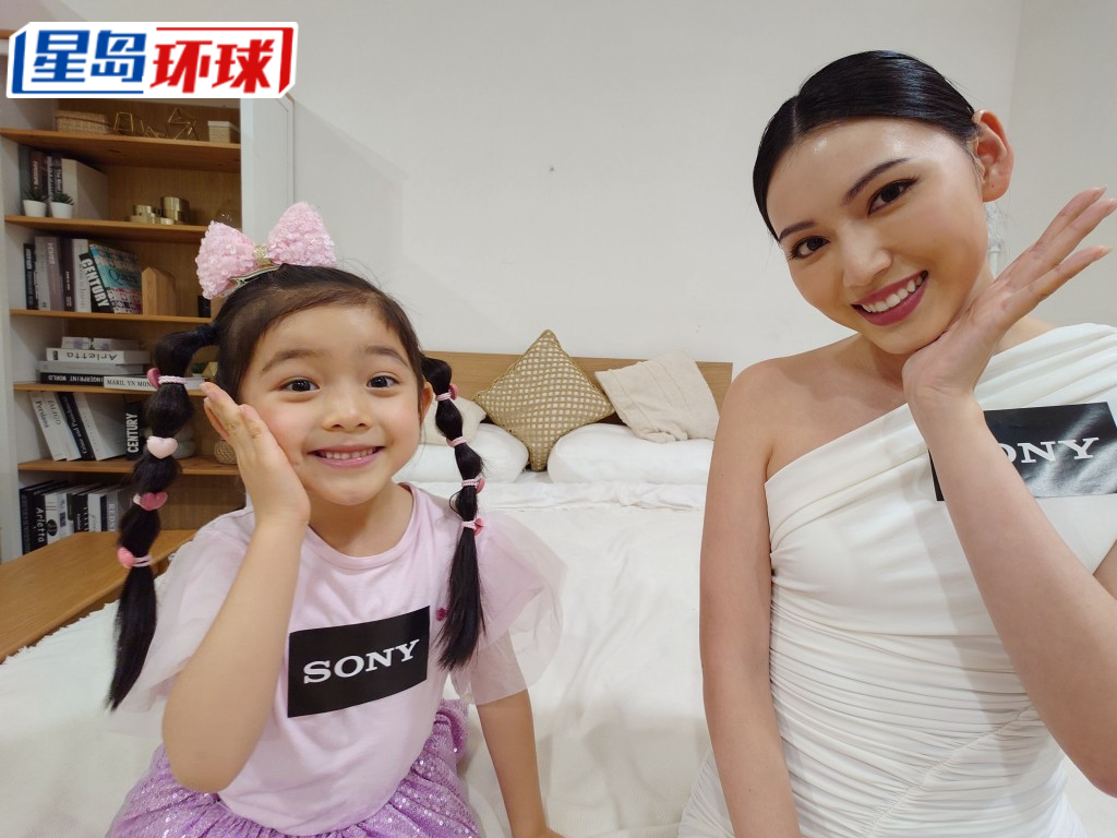 以超广角拍人像时,若处边缘位置脸部常见出现失真变正。 以超广角拍人像时,若处边缘位置脸部常见出现失真变正。