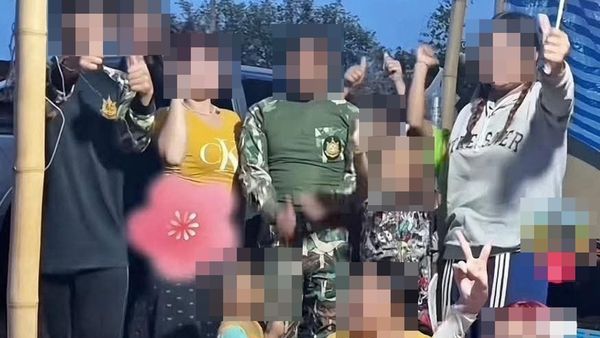 泰国11口家庭自拍乱伦片卖钱震惊社会。 泰国11口家庭自拍乱伦片卖钱震惊社会。