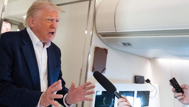 特朗普表明,希望与中国达成公平贸易协议。 特朗普表明,希望与中国达成公平贸易协议。