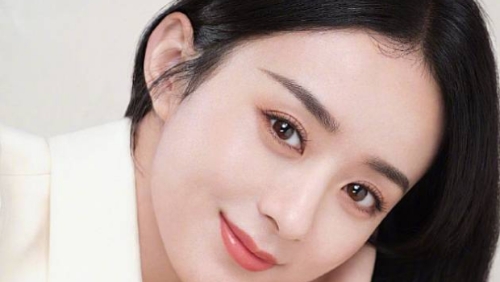 人气女演员赵丽颖。 人气女演员赵丽颖。