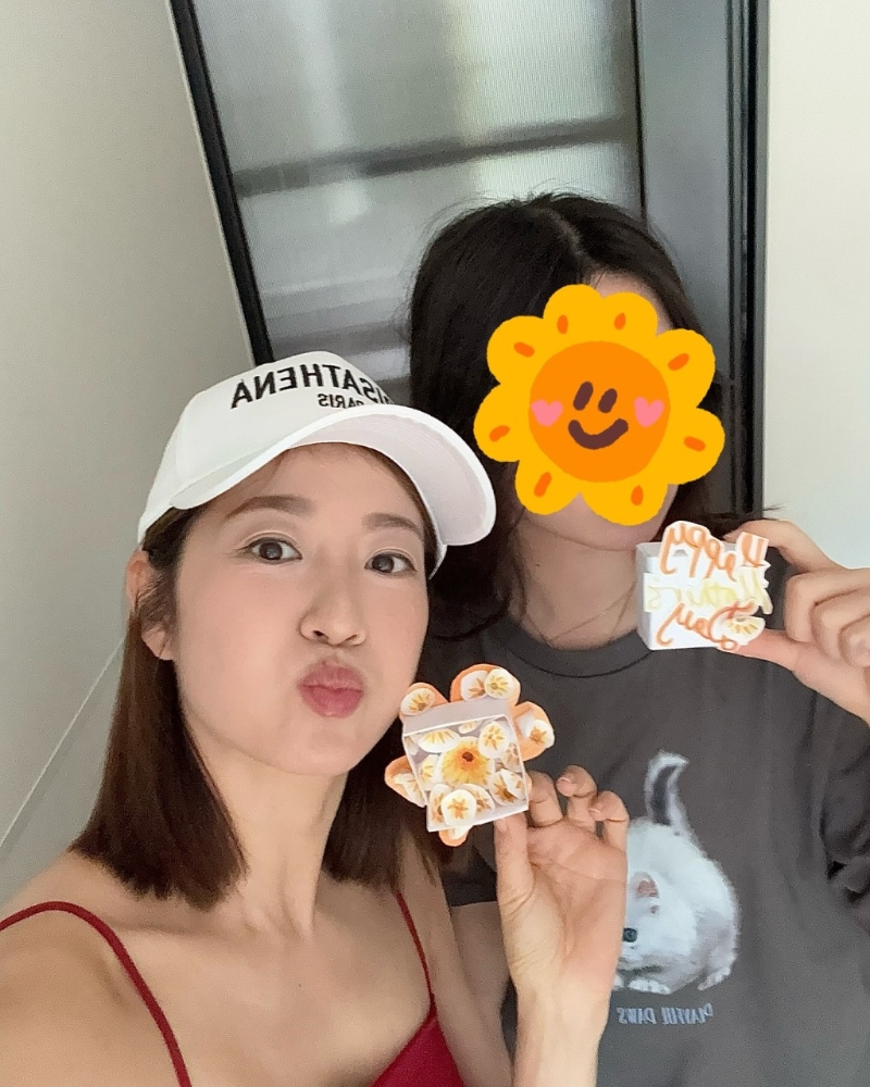 陈自瑶晒女儿自制的母亲节礼物 陈自瑶晒女儿自制的母亲节礼物