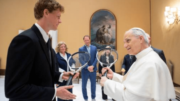 辛纳赠球拍 辛纳赠球拍