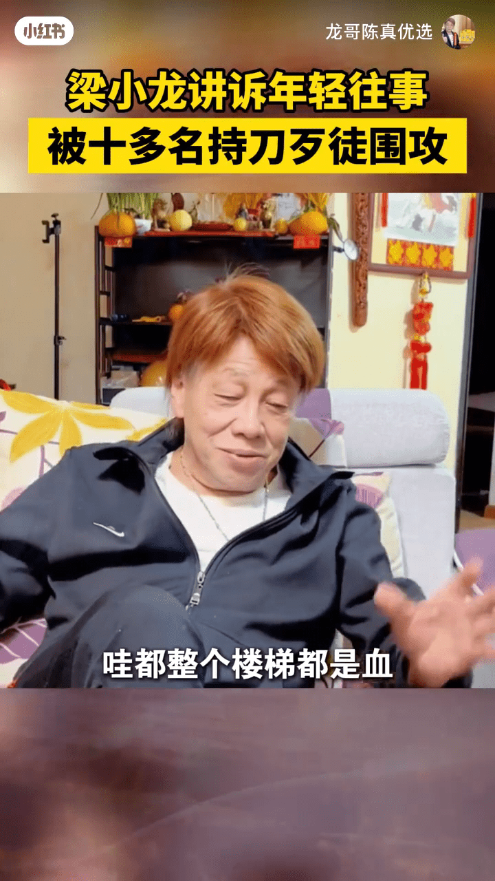 因为战况激烈,故此整个楼梯都是血。 因为战况激烈,故此整个楼梯都是血。