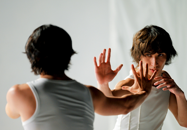 香港舞蹈团为纪念李小龙诞辰85周年推出的大型舞剧《武道》。