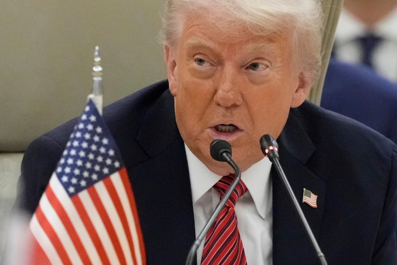 特朗普政府在对俄乌战争立场上的态度出现明显转变。美联社 特朗普政府在对俄乌战争立场上的态度出现明显转变。美联社