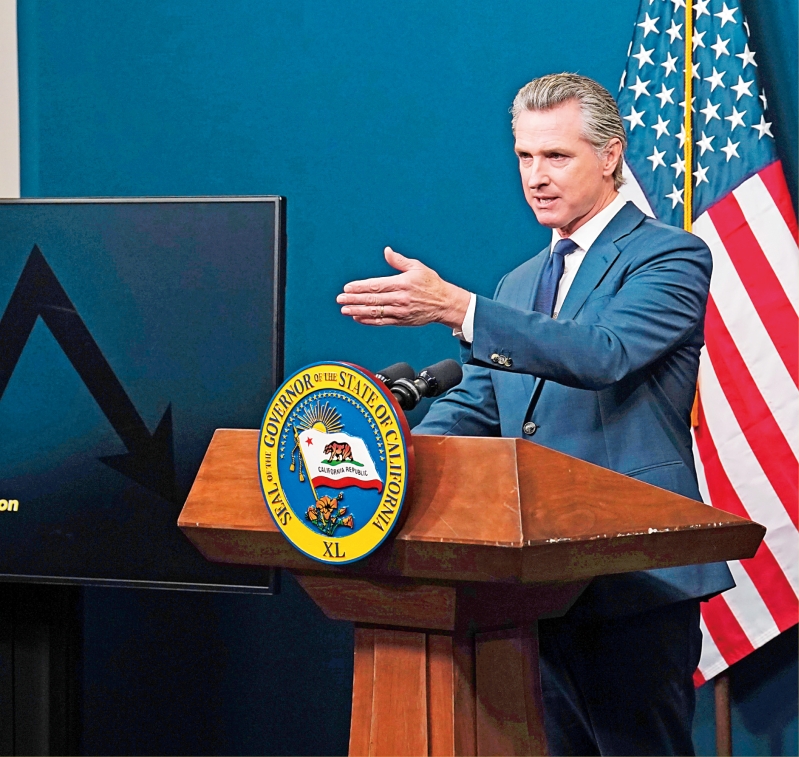 州长纽森公布最新预算案。 美联社 州长纽森公布最新预算案。 美联社