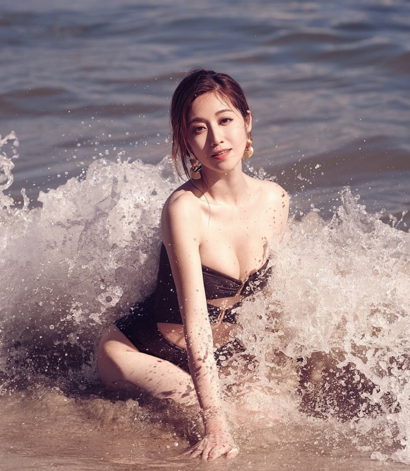 性感陈自瑶散发仙气。 性感陈自瑶散发仙气。