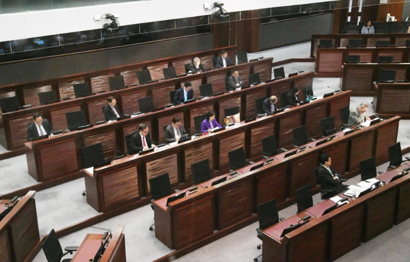 小组委员会分3节会议,时长逾5小时,议员提问超过150条。 小组委员会分3节会议,时长逾5小时,议员提问超过150条。