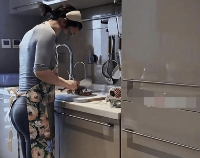 穿瑜伽裤做饭 穿瑜伽裤做饭