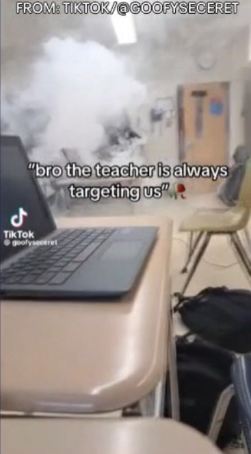 学生参加“挑战”导致课室冒白烟,校方要紧急走火警。 学生参加“挑战”导致课室冒白烟,校方要紧急走火警。