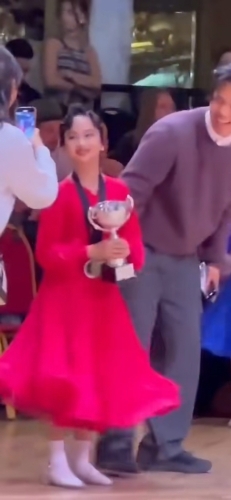 孙俪女儿小花获奖 孙俪女儿小花获奖