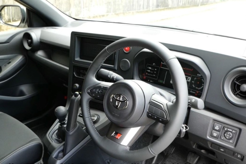 丰田Toyota GR Yaris Gen2 RC版应用全新设计一体式表板,原装不设音响。 丰田Toyota GR Yaris Gen2 RC版应用全新设计一体式表板,原装不设音响。