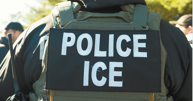 美国移民暨海关执法局官员。 美联社 美国移民暨海关执法局官员。 美联社