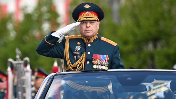 2025年5月9日,俄罗斯陆军司令萨柳科夫,于胜利日阅兵中向红场致敬。 2025年5月9日,俄罗斯陆军司令萨柳科夫,于胜利日阅兵中向红场致敬。