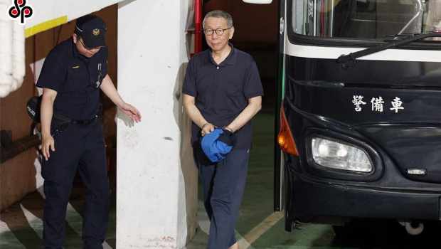 台北地方法院审理京华城案,15日开庭诘问证人,并传唤民众党前主席柯文哲(见图)出庭。 台北地方法院审理京华城案,15日开庭诘问证人,并传唤民众党前主席柯文哲(见图)出庭。