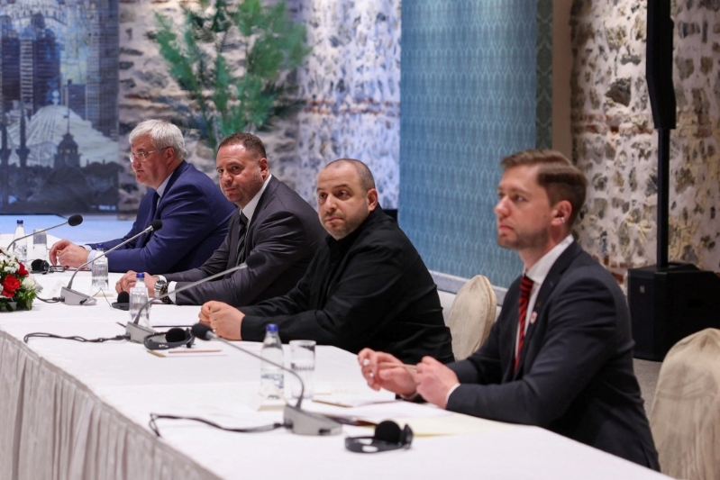 乌克兰外长西比加(Andrii Sybiha )、乌克兰总统办公室主任叶尔马克(Andriy Yermak)和乌克兰国防部长乌梅洛夫(Rustem Umerov)出席会谈 乌克兰外长西比加(Andrii Sybiha )、乌克兰总统办公室主任叶尔马克(Andriy Yermak)和乌克兰国防部长乌梅洛夫(Rustem Umerov)出席会谈