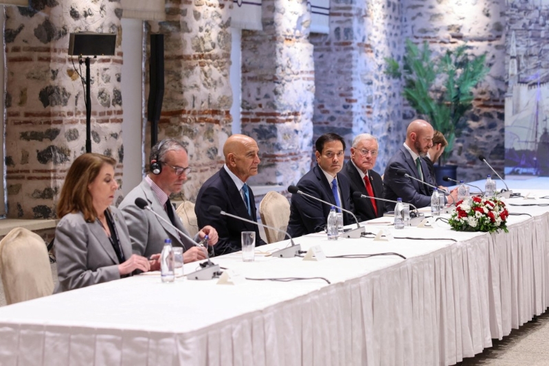 美国驻土耳其大使巴拉克(Tom Barrack)、美国国务卿鲁比奥(Marco Rubio)和美国特使凯洛格(Keith Kellogg)出席会谈。 美国驻土耳其大使巴拉克(Tom Barrack)、美国国务卿鲁比奥(Marco Rubio)和美国特使凯洛格(Keith Kellogg)出席会谈。