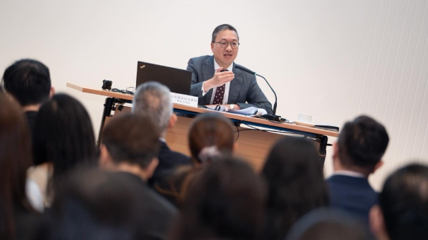 林定国在“学习全国两会精神座谈会”与同事分享对今年3月全国两会精神及重要内容的理解。林定国fb图片 林定国在“学习全国两会精神座谈会”与同事分享对今年3月全国两会精神及重要内容的理解。林定国fb图片