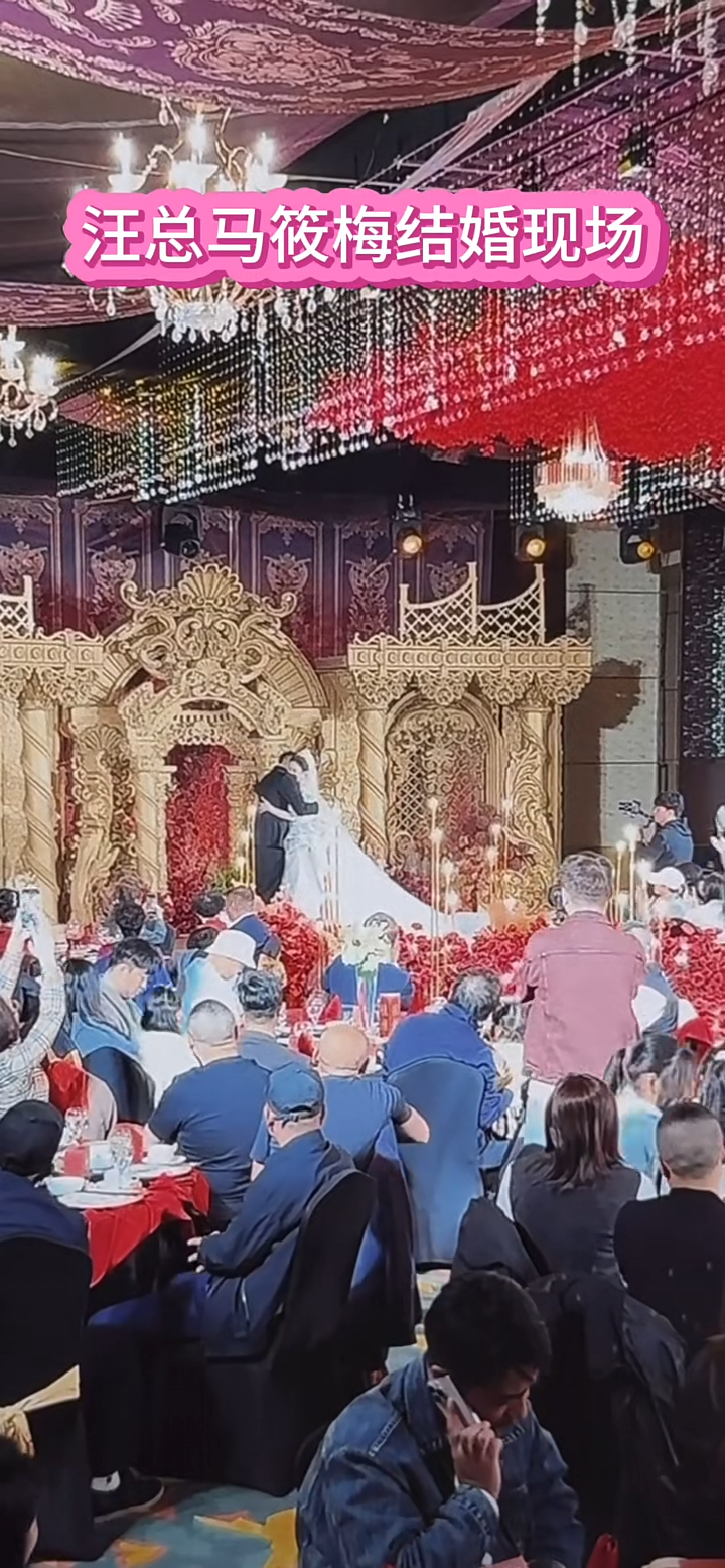 今日有不少关于汪小菲和Mandy的婚宴相片疯传。 今日有不少关于汪小菲和Mandy的婚宴相片疯传。