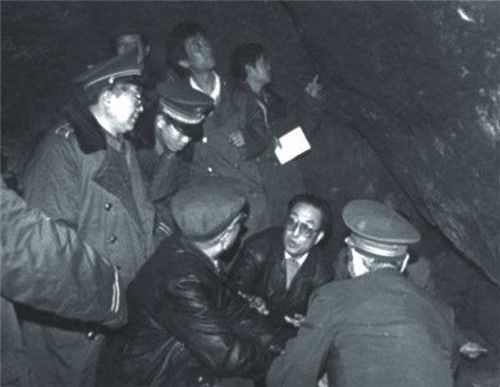 指挥部拟定作战计划。 指挥部拟定作战计划。