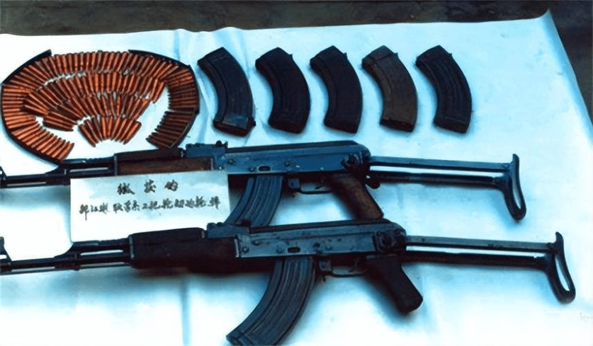 事后缴获的枪械。 事后缴获的枪械。