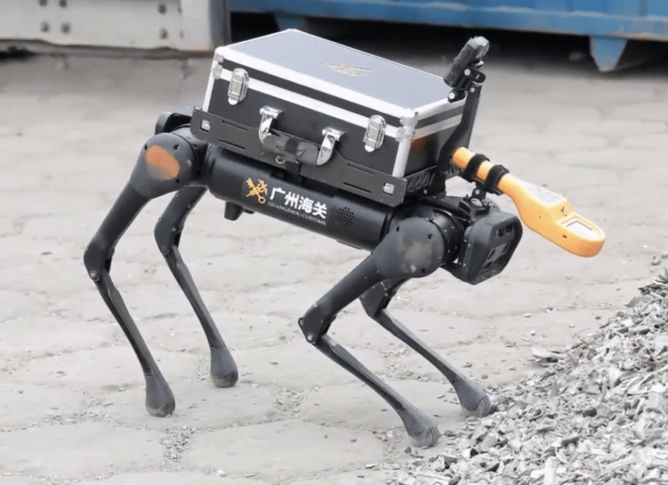 全国海关首个辐射探测机器狗在广州投入使用。 全国海关首个辐射探测机器狗在广州投入使用。