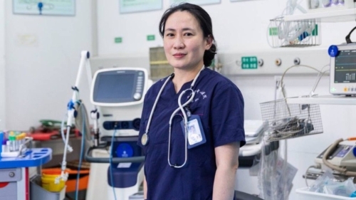 艾芬控告爱尔眼科3名高管。微博@急诊向日葵艾芬 艾芬控告爱尔眼科3名高管。微博@急诊向日葵艾芬