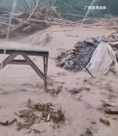 广西隆林暴雨引致山洪,造成3死1失踪。 小红书@桂平融煤 广西隆林暴雨引致山洪,造成3死1失踪。 小红书@桂平融煤