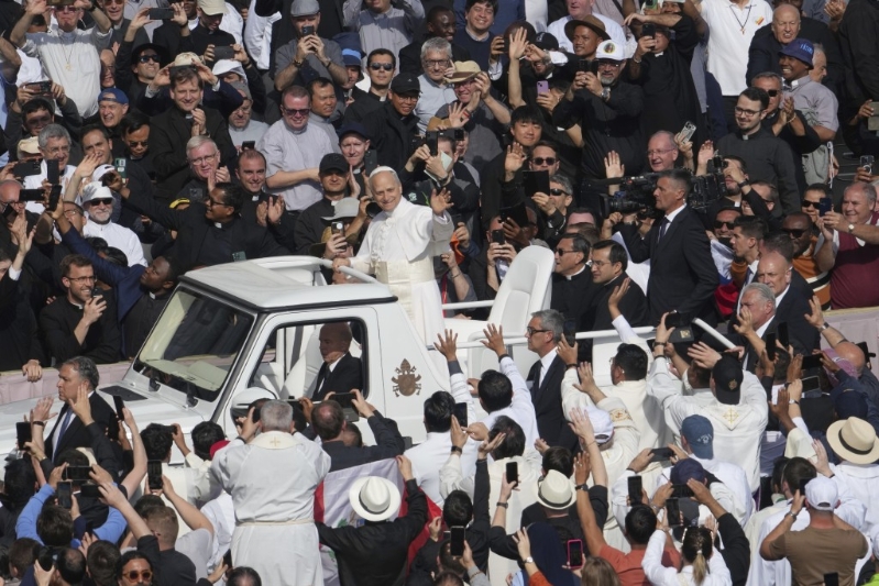 新教宗良十四就职,据报有逾25万人涌教廷见证。 美联社 新教宗良十四就职,据报有逾25万人涌教廷见证。 美联社