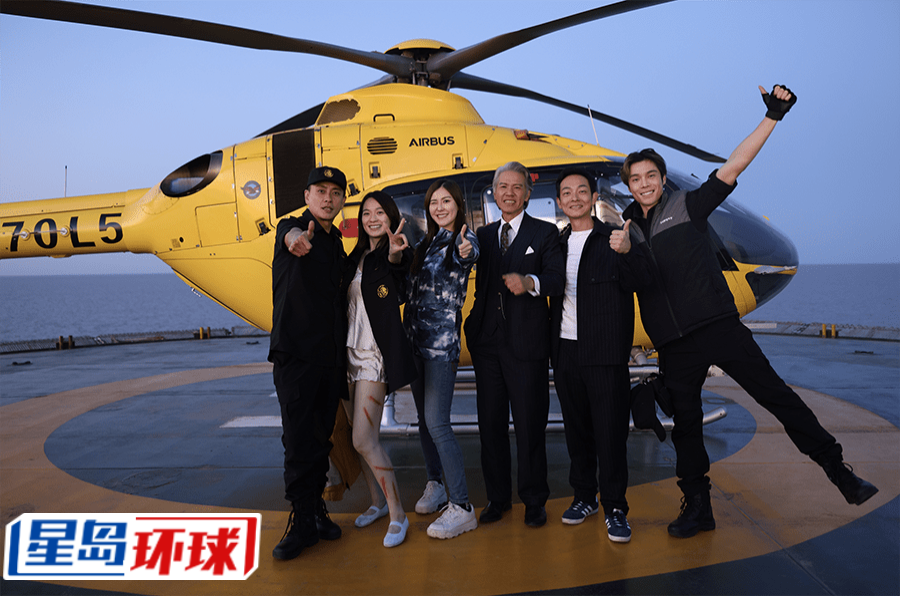 一众演员都拍得好开心。 一众演员都拍得好开心。