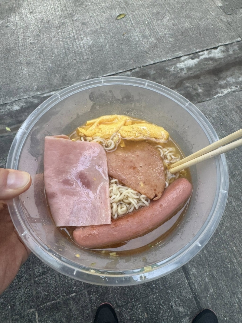 餐蛋面 餐蛋面